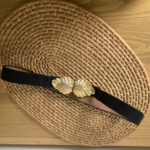 Vintage Mimi D Gold Plated Leaf Black Velvet 1976 Interlocking Belt - Picture 1 of 3